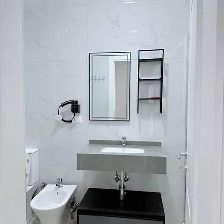 Aem 1 Bedroom Apt #8 Appartamento